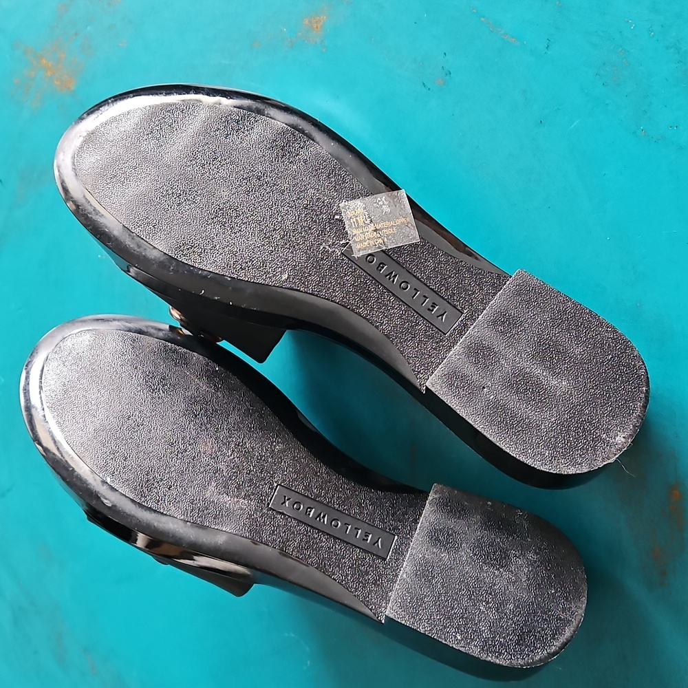 Yellow Box Black and Tan Slides. - Picture 9 of 12